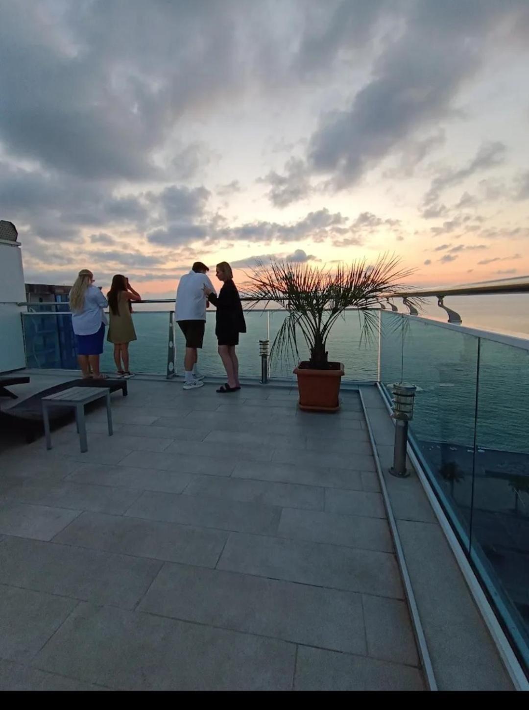Sunrise Apart-Hotel Μπατούμι Εξωτερικό φωτογραφία